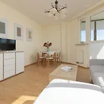 Belgradzka By Renters 公寓 *